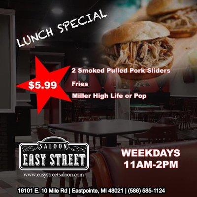 Great lunch special. 2 pulled pork sliders, fries and 16oz draft of Miller high Life. Can't beat that!!