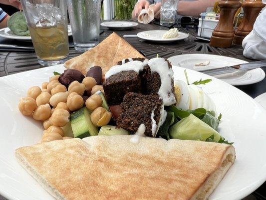 Falafel salad