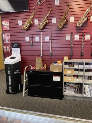 Instrument display & strings recycling bin