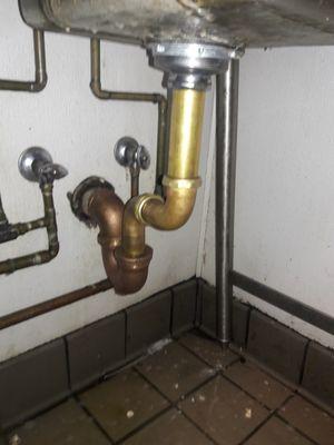 Bar sink drain pipe