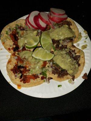 Tacos de Asada y Chorizo con todo!