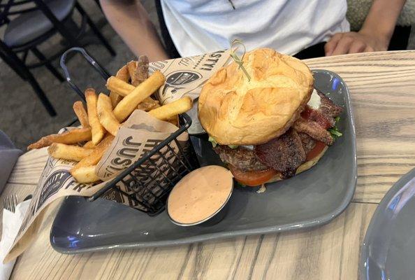 Bacon guacamole burger