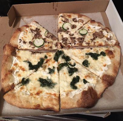 Small (12") white pie with zucchini/mushrooms on one side and spinach on the other.