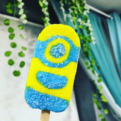 Love these minion ice pops :)