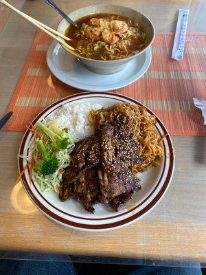 Shrimp ramen and yakisoba with ribs