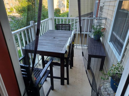 This is the gorgeous patio set the manager, Tara, sold us. She and Frank moved it to the truck our friends brought!! l.