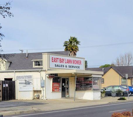 East Bay Lawnmower