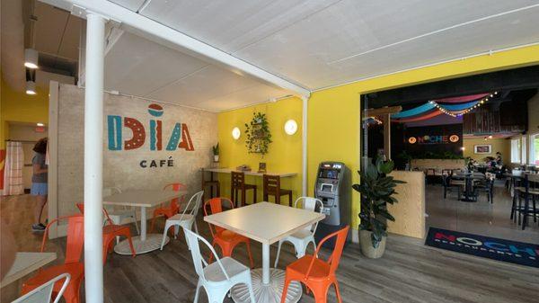 Entry Dia Cafe & Noche restaurant