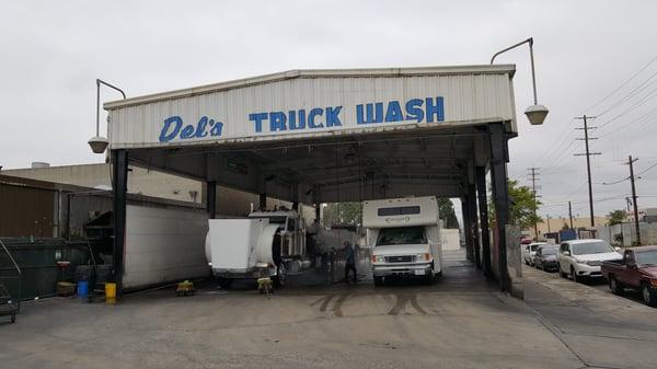 Del's Truck Wash