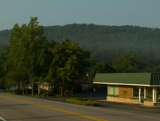 Mountain view from the front of the hotel-Fort Davidson Hotel