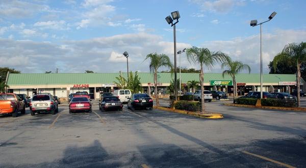 Retail Shopping Centers in Hollywood, Florida (Broward County)