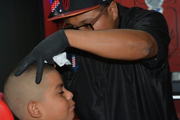 https://freshandflowbarbershop.com