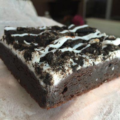 Who doesn't love Oreos? Who doesn't love brownies? Who doesn't love Oreo brownies?