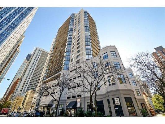 33 W Delaware #8E, Chicago - $164,999 | Buyers' rep.