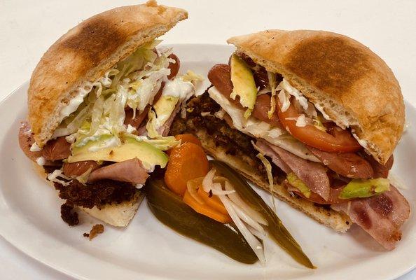 torta cubana  76 / 5000
 Resultados de traducción
 ham, Milanese sausage with lettuce cream tomato and cheese you are going to love it