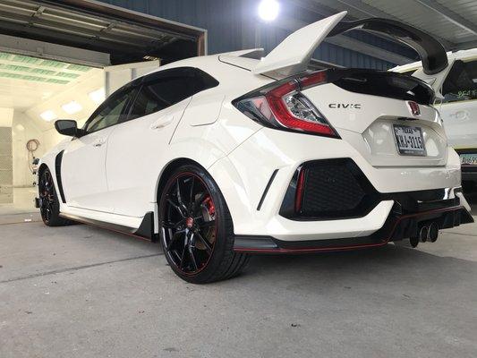 Civic Type R came in for a refresh wash. Recommended maintenance for any ceramic coating