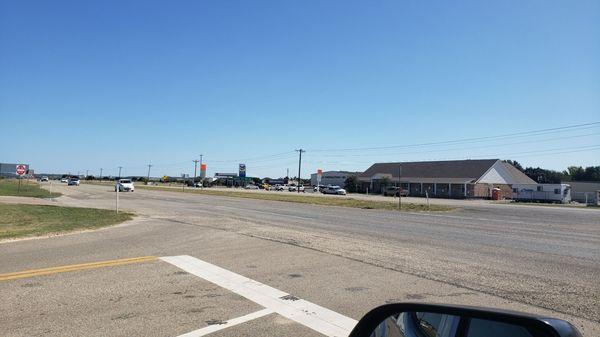 No restaurant on field but if you're in search of the "$100 Hamburger" try the Chevron across Hwy 84.  Excellent hamburger!