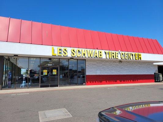 Les Schwab Tire Center