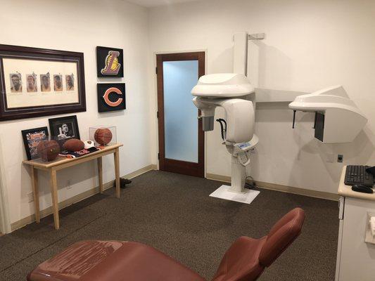 State of the art digital X-ray. And Dr. B is a big Laker fan.