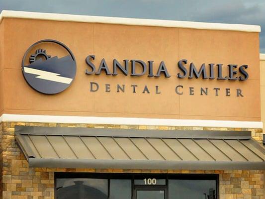 Sandia Smiles Dental Center. Dr Casey Allman.