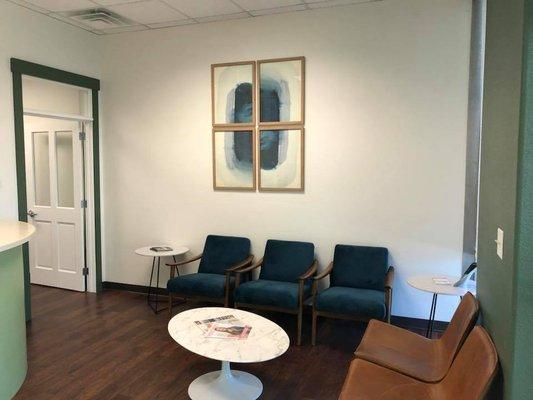 Best Smiles Dental, Hutto TX ~ Comfortable waiting area for our patients and their families. (512) 642-9005