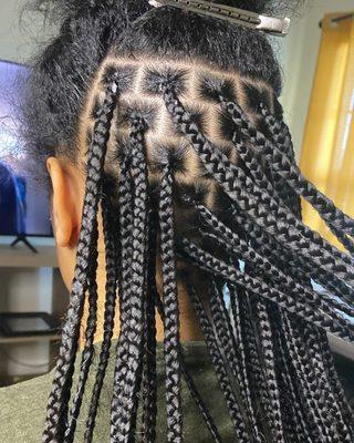 Knotless french tip braids