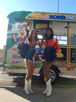 Bronco's Cheerleaders love Kona too!