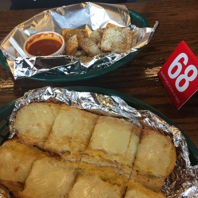 Garlic bread and toasted ravioli