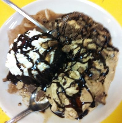 Awesome lava cake sundae!!! Wanna go back for another