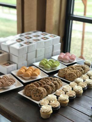 Macarons, cookies and cupcakes