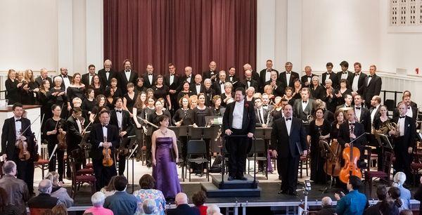 Elmhurst Choral Union. soloists & orchestra in concert