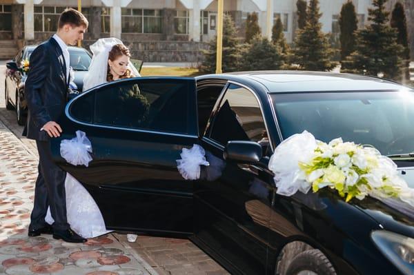 Let us make your special day one to remember, book your limousine rental from Elizabeth Limos!