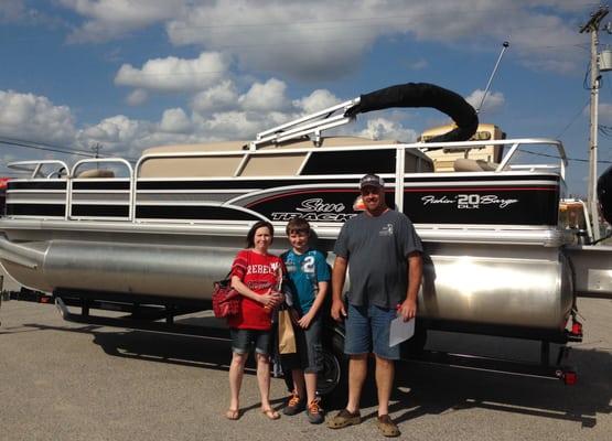 Sun Tracker Fishing Barge 20