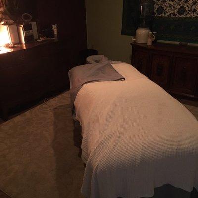 Offers Advanced Myofacial Techniques, Deep Tissue, Sports, and Swedish Massage modalities.