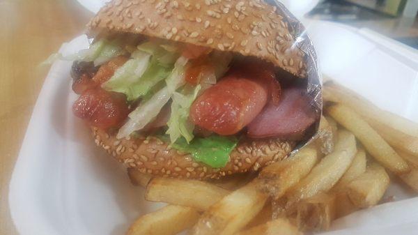 Hamburger Dia Y Noche estilo Juarez  Hamburger patty, grilled ham, bacon, grilled hot dog