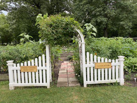 Beautiful entrance to the garden.