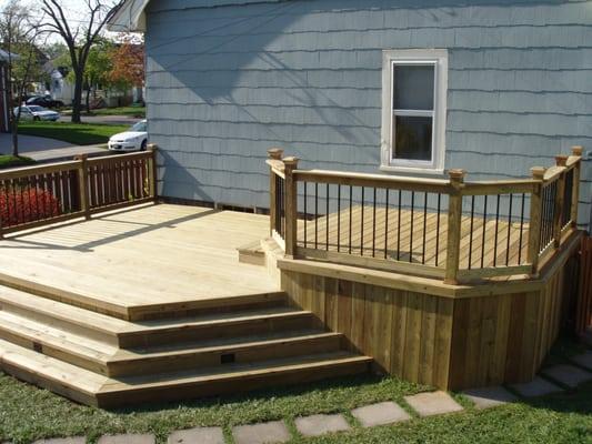 pt deck with aluminum balusters