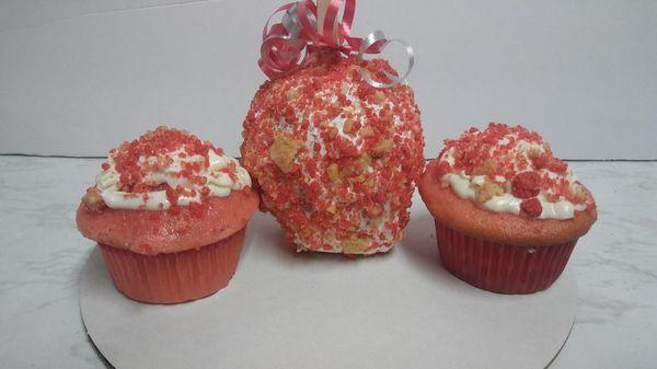 Strawberry Shortcake candyapple and cupcakes