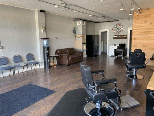 Candi’s Barber & Salon Parlor