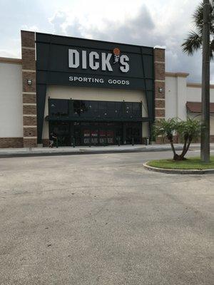 DICK’S Sporting Goods