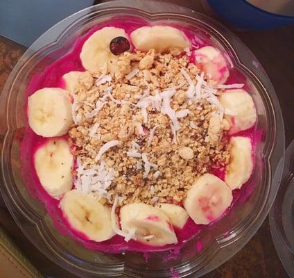 Pink pitaya bowl -- mmmmmmm