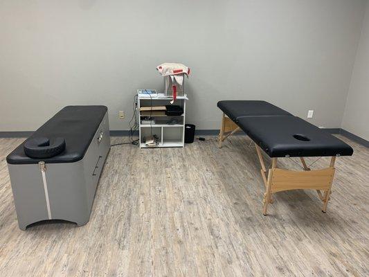 Therapies (muscle stimulation, heat, roller massage table, deep tissue percussion massager)