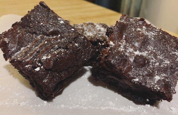 hilda's homemade brownies - ooey & gooey