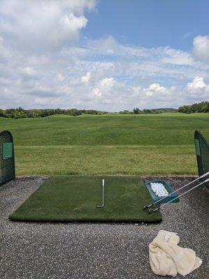 Decent driving range. The large bucket is really large. Be warned...