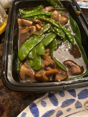 Order of V3. Mushroom, Snow Peas and Water Chestnuts!  There were absolutely NO Water Chestnuts!