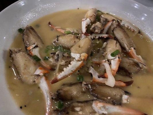 Crab claws in wine sauce