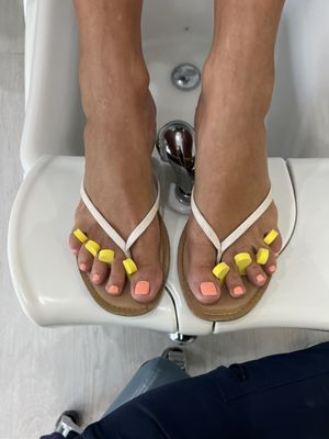 Gel Deluxe Pedicure