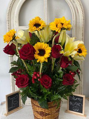 A Perfect Arrangement that Is both, Beautiful and Elegant for an Anniversary!