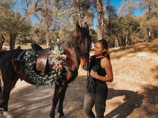 Horse garland with flowers