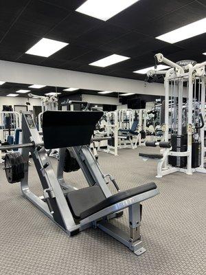 Train 1-1 using a wide range of machines and fitness equipment in a private setting.